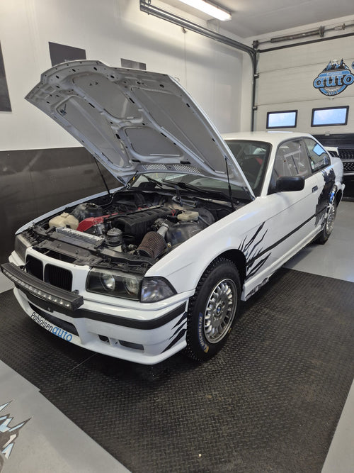 BMW E36 Coupe 325i ralliauto F-Ryhmä